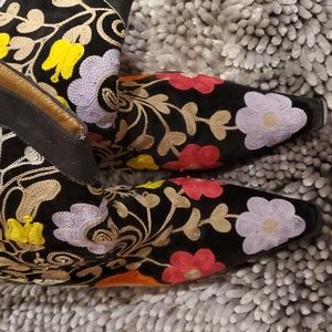 UNIQUE and Beautiful and colorful embroidered cowboy booties.